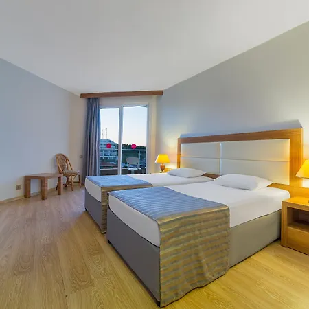 Üdülőközpont Justiniano Club Alanya 4*